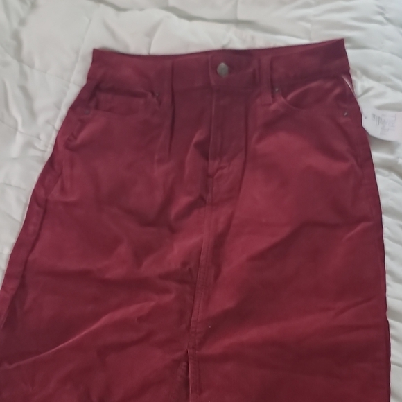 Time and Tru Dresses & Skirts - Time and Tru Burgundy Corduroy Skirt